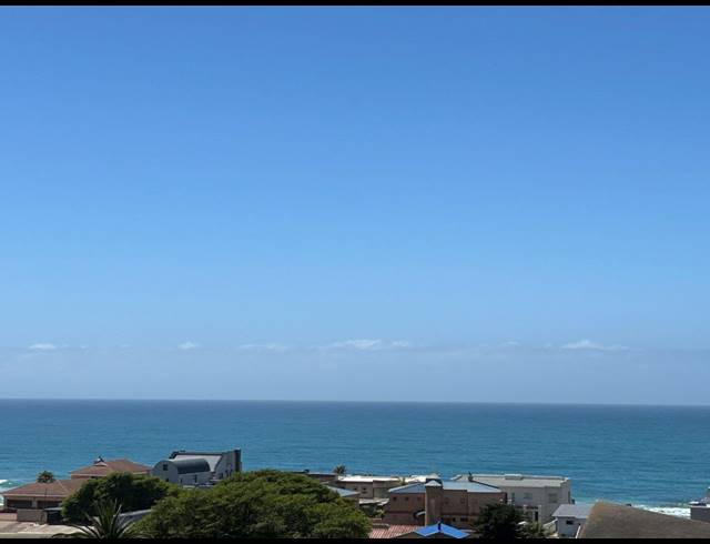 5 BEDROOM HOUSE FOR SALE IN JEFFREYS BAY CENTRAL